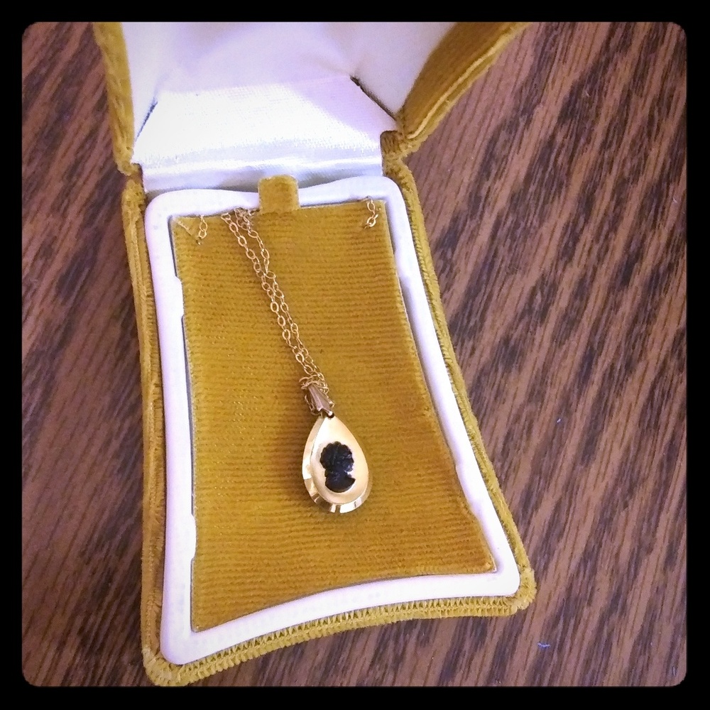 Vintage Gold Filled chain w/ Victorian Silhouett